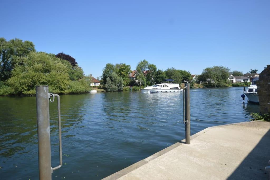 River Retreat- Near Holloway U, Thorpe Park And Heathrow Airport Apartment Екстериор снимка