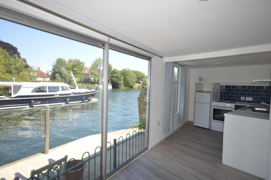 River Retreat- Near Holloway U, Thorpe Park And Heathrow Airport Apartment Екстериор снимка